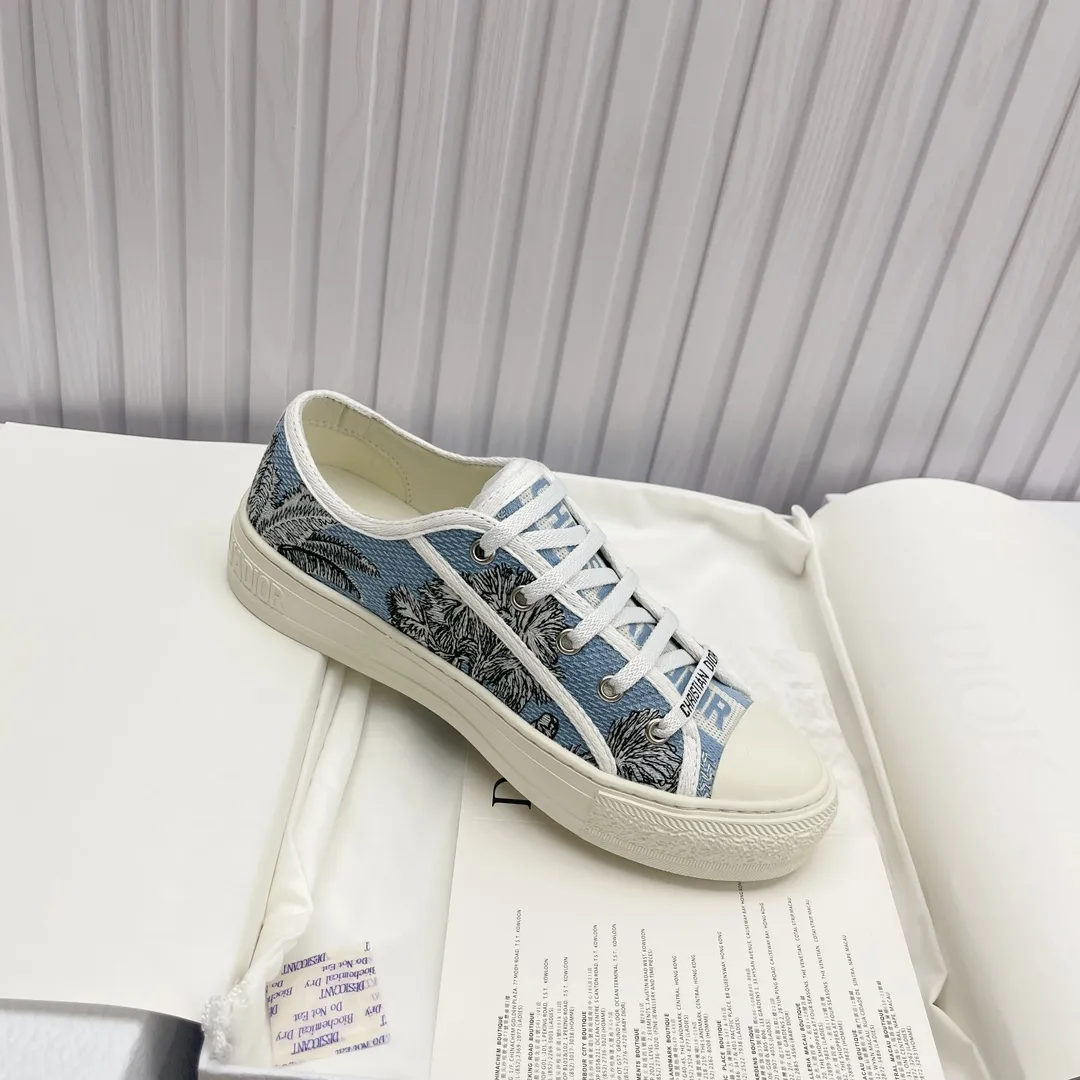 👟👟Ex-factory price 520👟👟 High version in stock, Dior (Dior) flat sneakers are fully embroidered with iconic patterns, ready in stock High quality Dior (Dior) flat sneakers are fully embroidered with iconic patterns👟👟 ♦️Top quality in the market🎗Breaking hot item in foreign counters🎗Non-common imitation version in the market🎗🔳The fabric is made of Italian🇮🇹imported fabrics❗️Embroidered upper, original mold injection Logo frosted five-pointed star outsole🔳Inside imported lambskin+high elasticity Injection molding mold Logo foam feet Size number: 35 to 42 (42 customized)